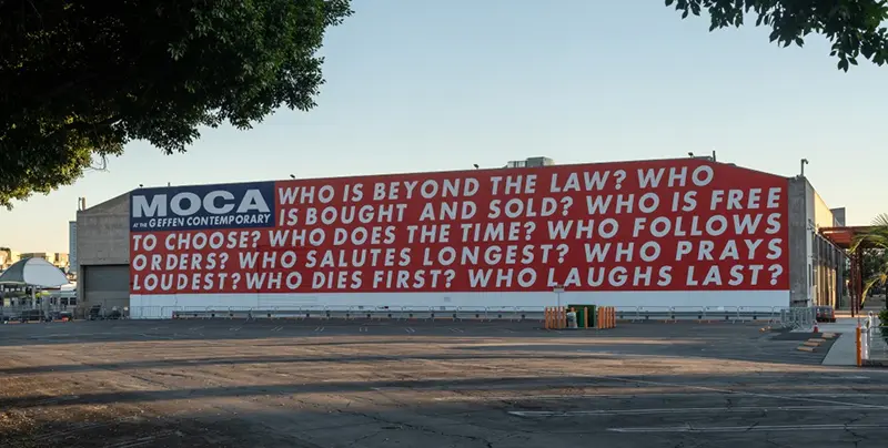 La instalación de Barbara Kruger regresa al The Museum of Contemporary Art