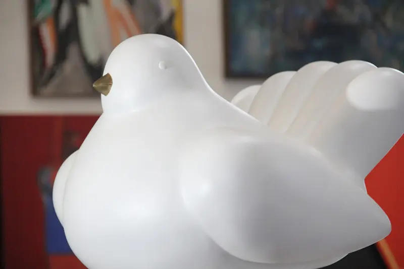 Imagen 1 - Paloma de la paz (Dove of Peace) Arrives at the Museo Nacional de Colombia