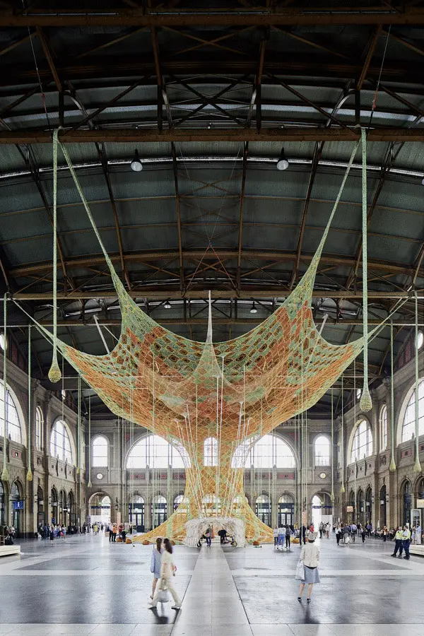 Imagen 1 - GaiaMotherTree de Ernesto Neto por Fondation Beyeler
