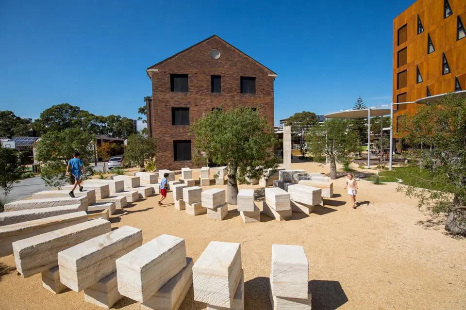 Imagen 1 - While I Live I Will Grow (Mientras vivo, creceré) de María Fernanda Cardoso en Green Square