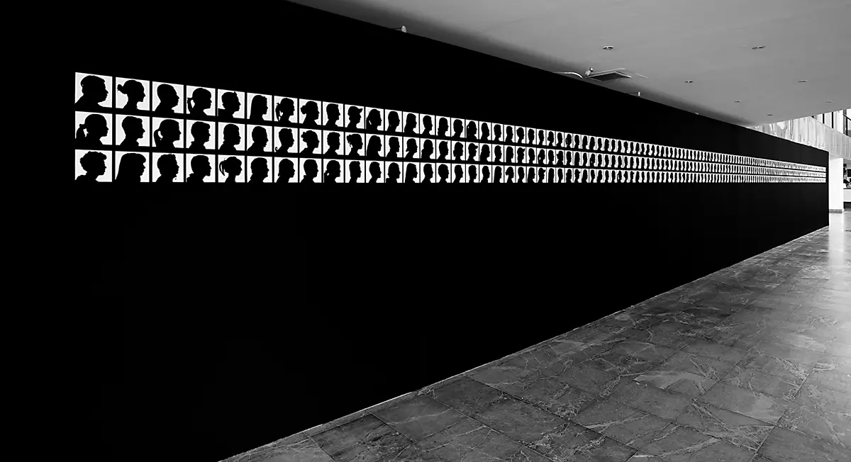 Colectiva: Entre la política y la poética, una bienal en transición — imagen 4