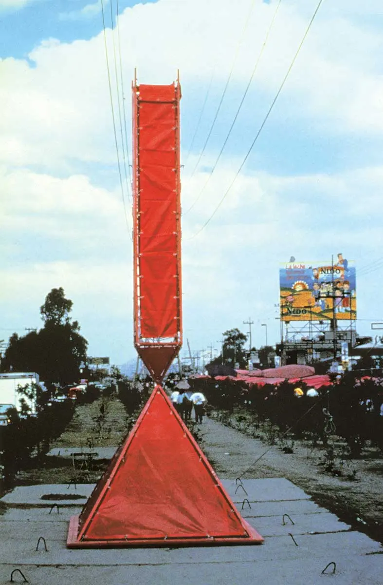 Colectiva: Strange Currencies: arte y acción en Ciudad de México, 1990-2000 — imagen 1