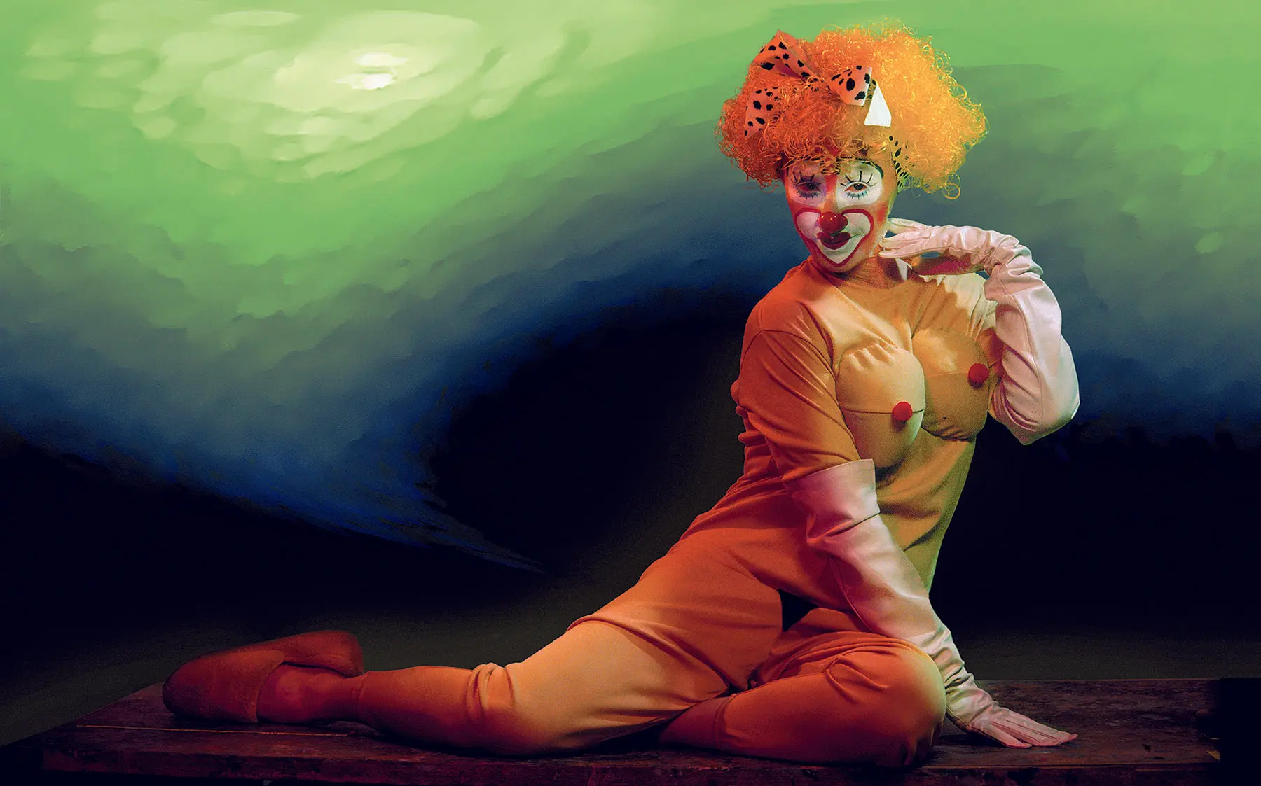Pan y circo: Appease, Distract, Disrupt