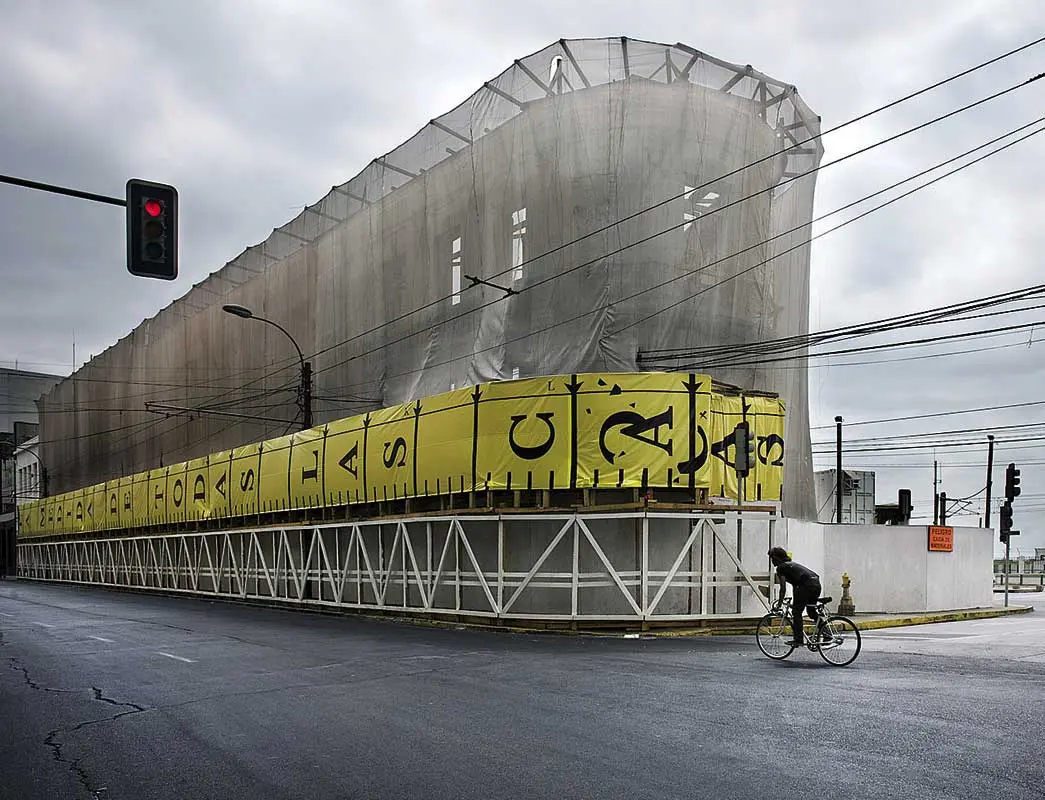 Colectiva: VÄLPARAÍSO INterVENCIONES. La palabra en su lugar — imagen 1