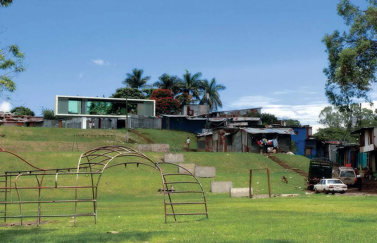 Colectiva: Identidades múltiples: la Sexta Bienal del Istmo Centroamericano — imagen 3
