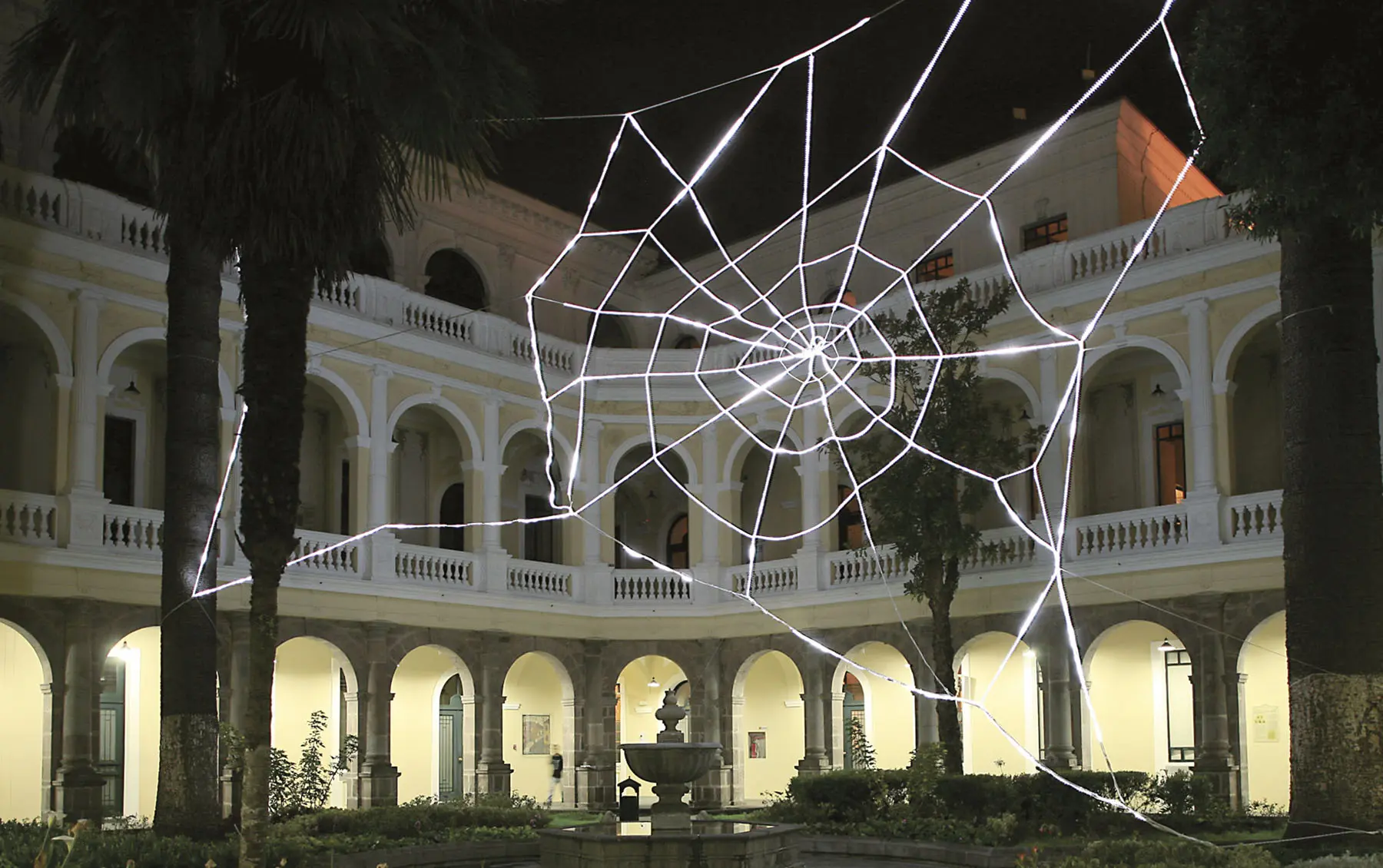 Arte contemporáneo y patios de Quito