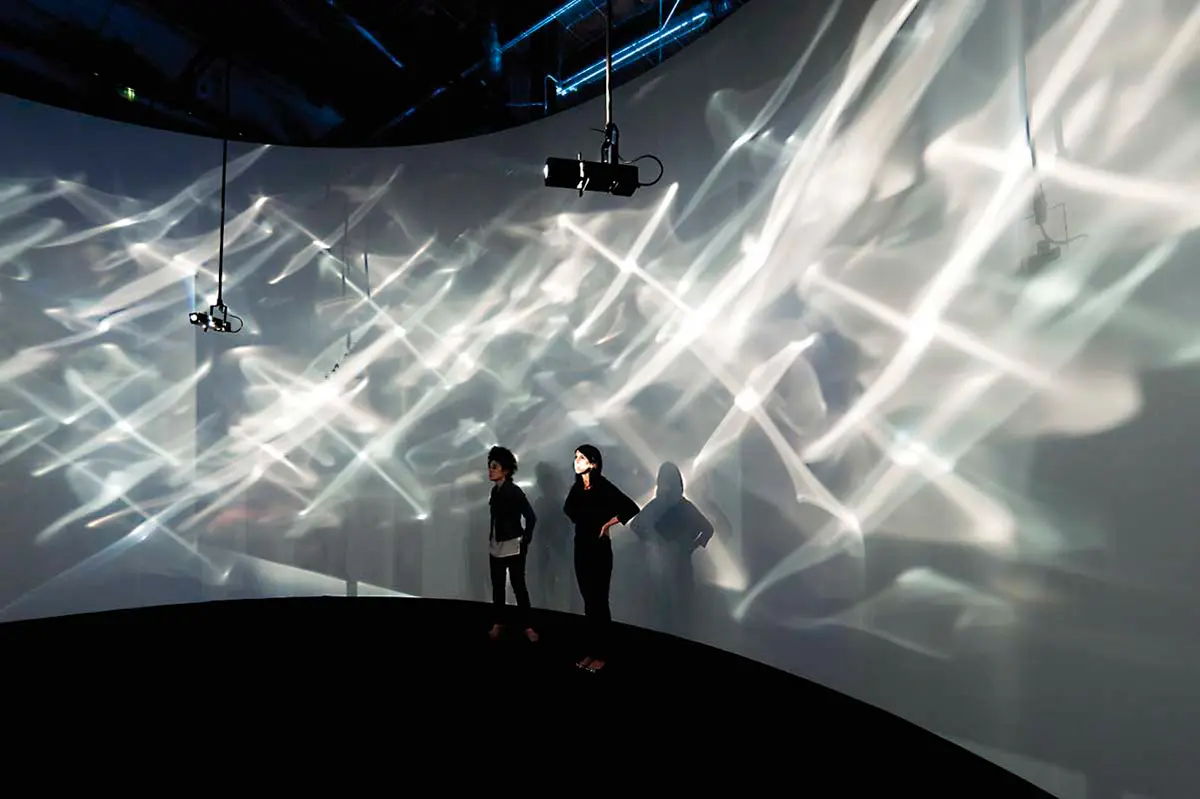 Colectiva: Suprasensorial: experimentos con la luz, el color y el espacio — imagen 4