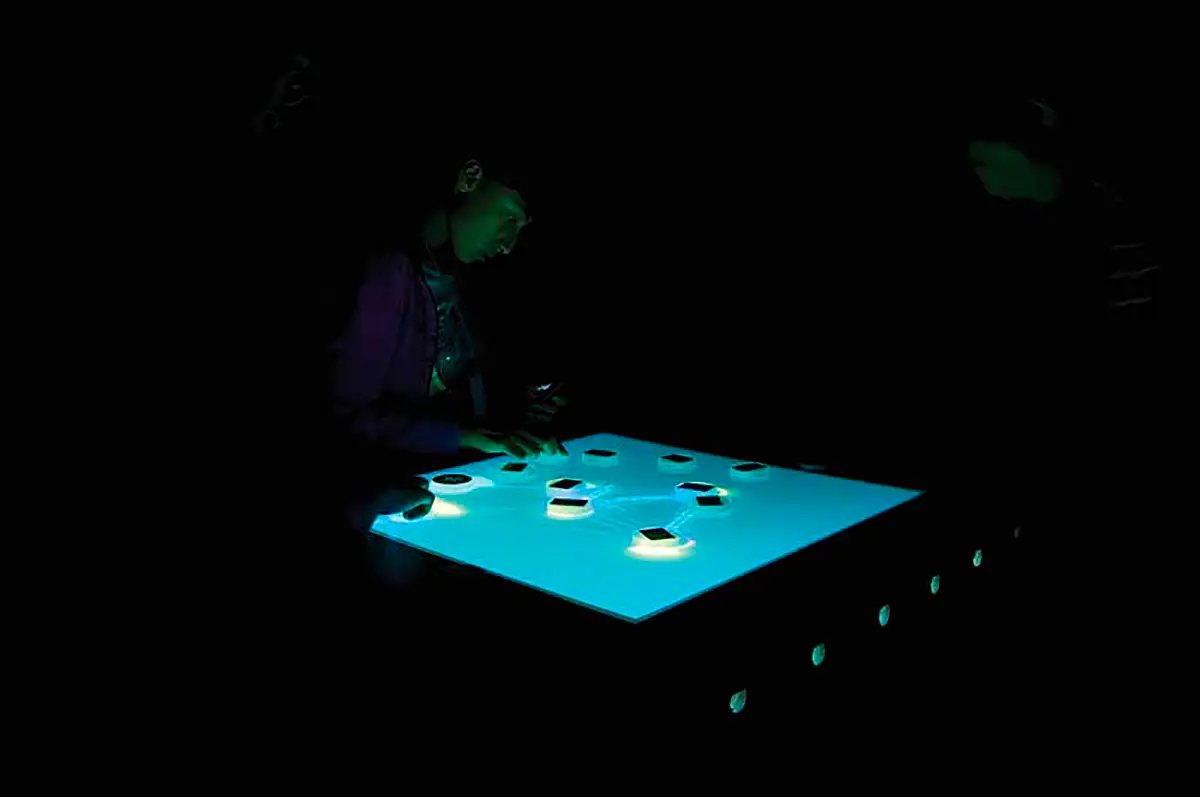 Colectiva: 10ª Bienal de Video y Artes Mediales: contra el dominio de las máquinas — imagen 1