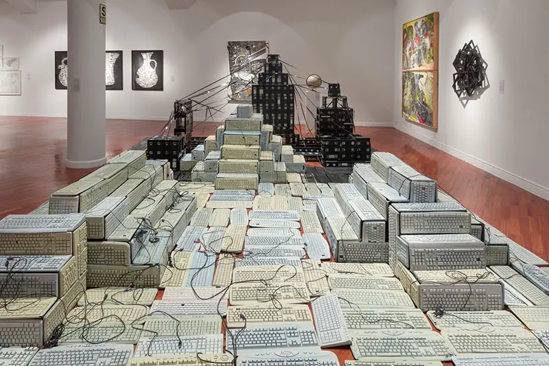 ICPNA inaugura la exposición Alberto Borea: arqueologías del presente y poéticas de la ciudad