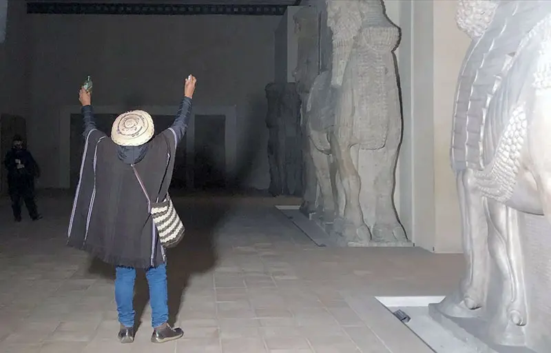 Imagen 1 - El Louvre, visto por Iván Argote y otros diecinueve artistas contemporáneos menores de 40 años