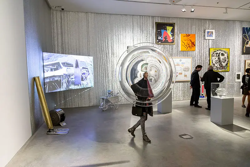 Imagen 1 - El Museo Moderno inauguró “A 18 minutos del Sol”