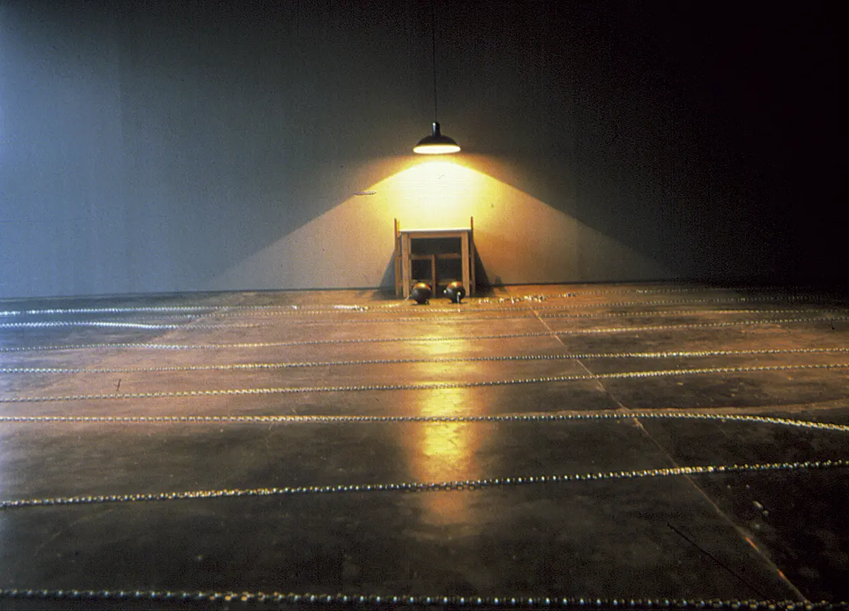 Cildo Meireles. Strictu, 1999. Detalle de instalación. Cortesía: Galería Luisa Strina.