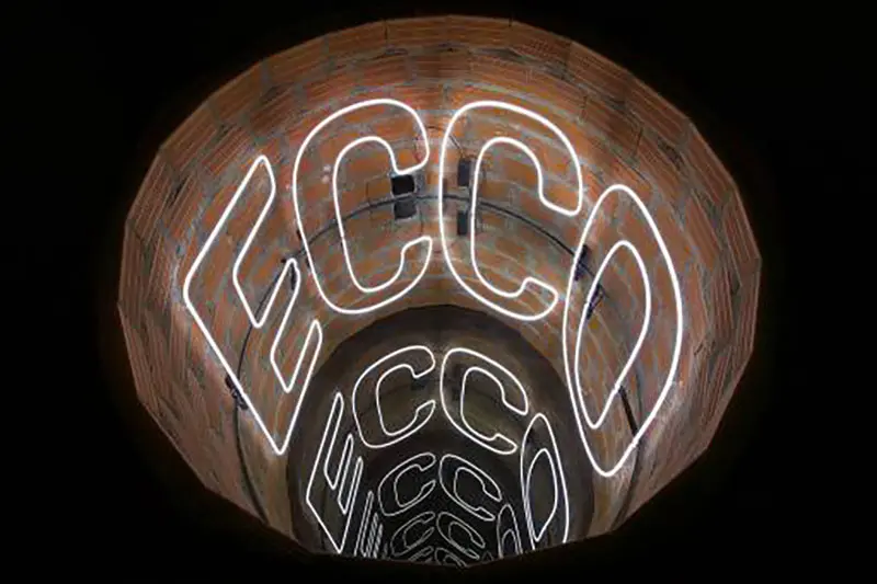 Eccidio de Iván Navarro en MicroMuseo di Arte Contemporanea della Tuscia