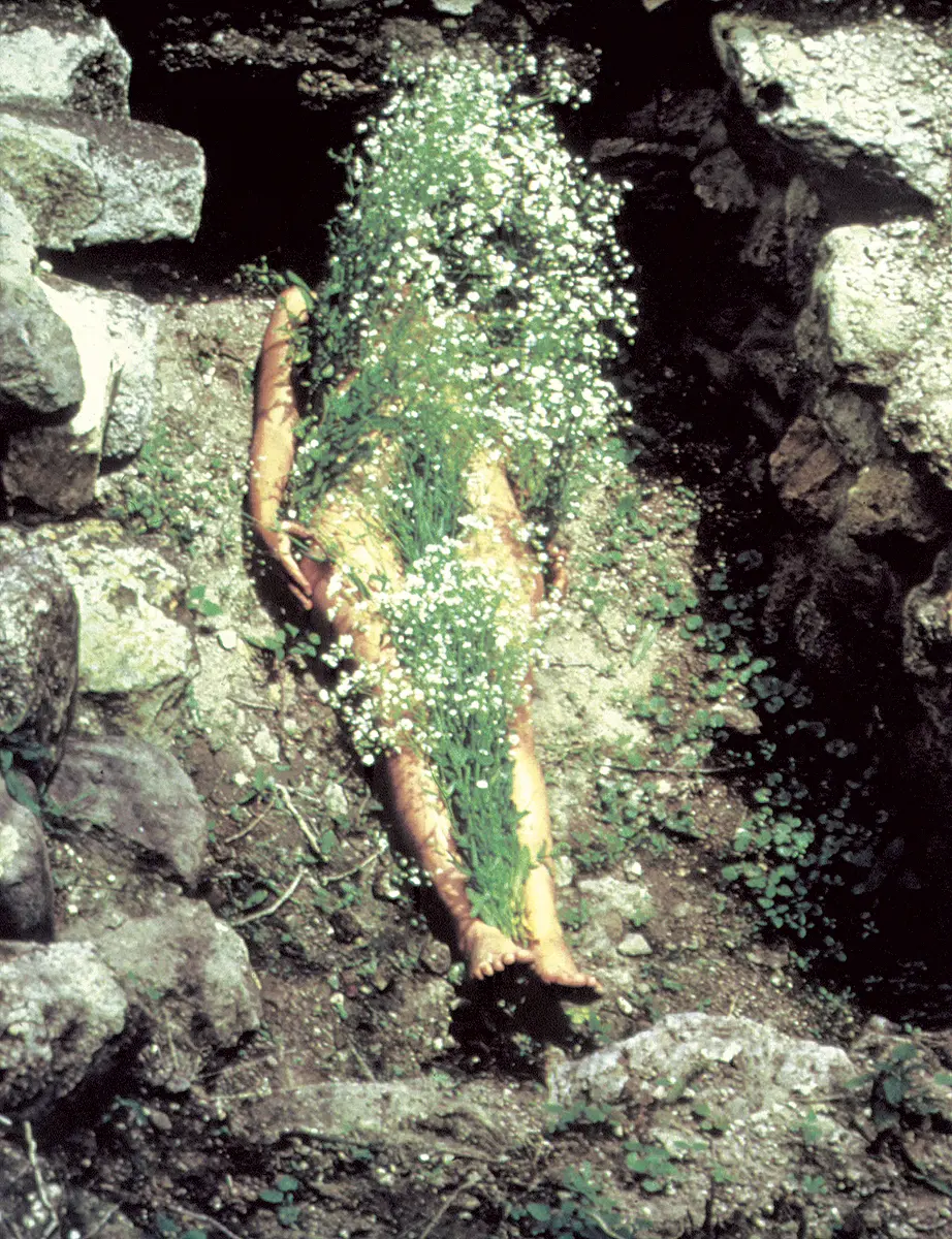 Monografía: Ana Mendieta — imagen 7