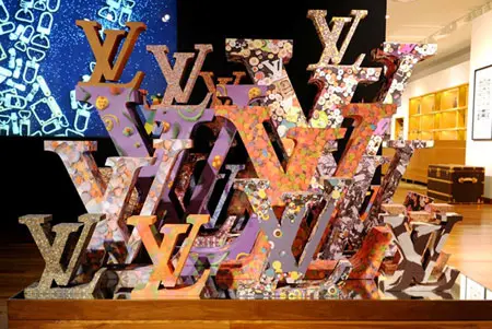 Escultura de Vik Muniz en apertura de la nueva tienda de Louis Vuitton Miami, Fl. USA.