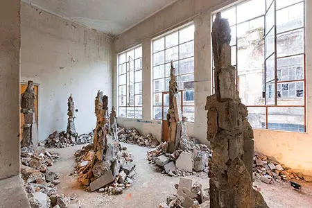 Imagen 1 - Made by… Feito por brasileiros Exposición temporal en el antiguo Hospital Matarazzo en São Paulo