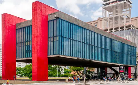 La recuperación de los caballetes de vidrio de Lina Bo Bardi en el MASP