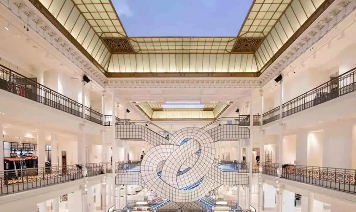 Leandro Erlich, Le Bon Marché, París, instalación Sous le ciel  (Bajo el cielo)